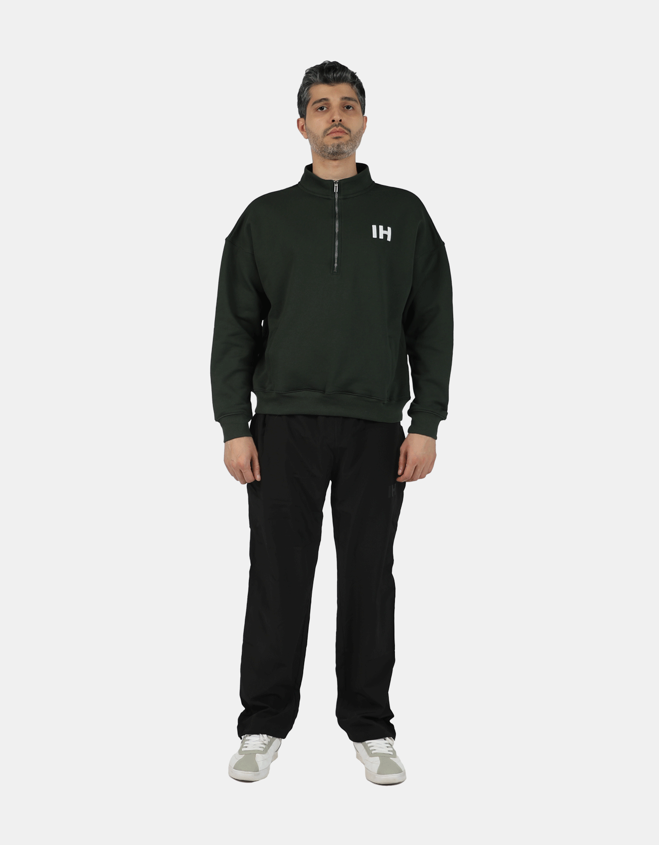 004# IH MENS ZIP SWEATER