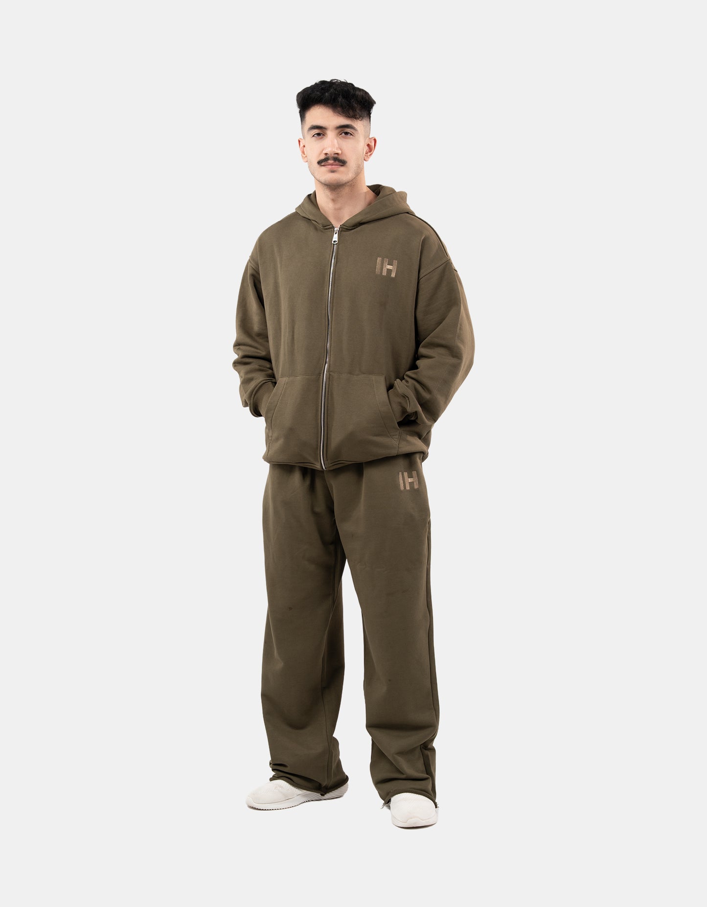 #052 - IH HOOHEI DARK GREY ZEEPER WITH PANTS